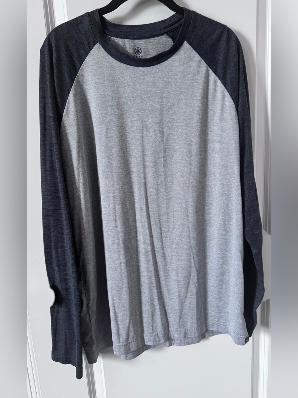 GAIAM Two-Tone Gray Raglan Long Sleeve Tee-Large